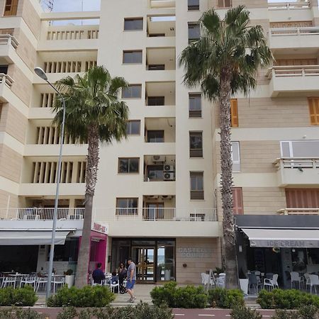 Haig'S Dream Flat On The Beach Larnaca Bagian luar foto