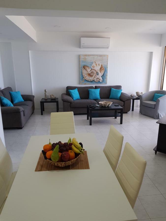 Haig'S Dream Flat On The Beach Larnaca Bagian luar foto