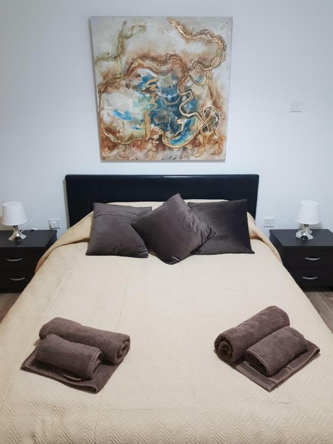 Haig'S Dream Flat On The Beach Larnaca Bagian luar foto