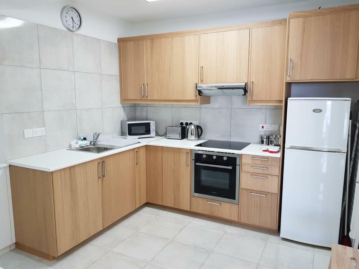 Haig'S Dream Flat On The Beach Larnaca Bagian luar foto