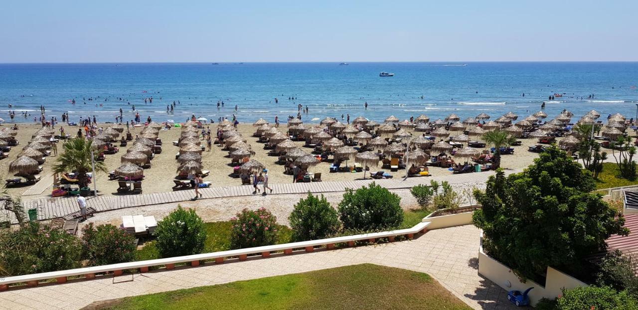 Haig'S Dream Flat On The Beach Larnaca Bagian luar foto