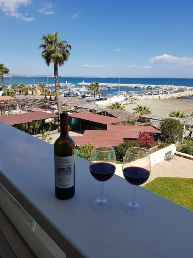 Haig'S Dream Flat On The Beach Larnaca Bagian luar foto