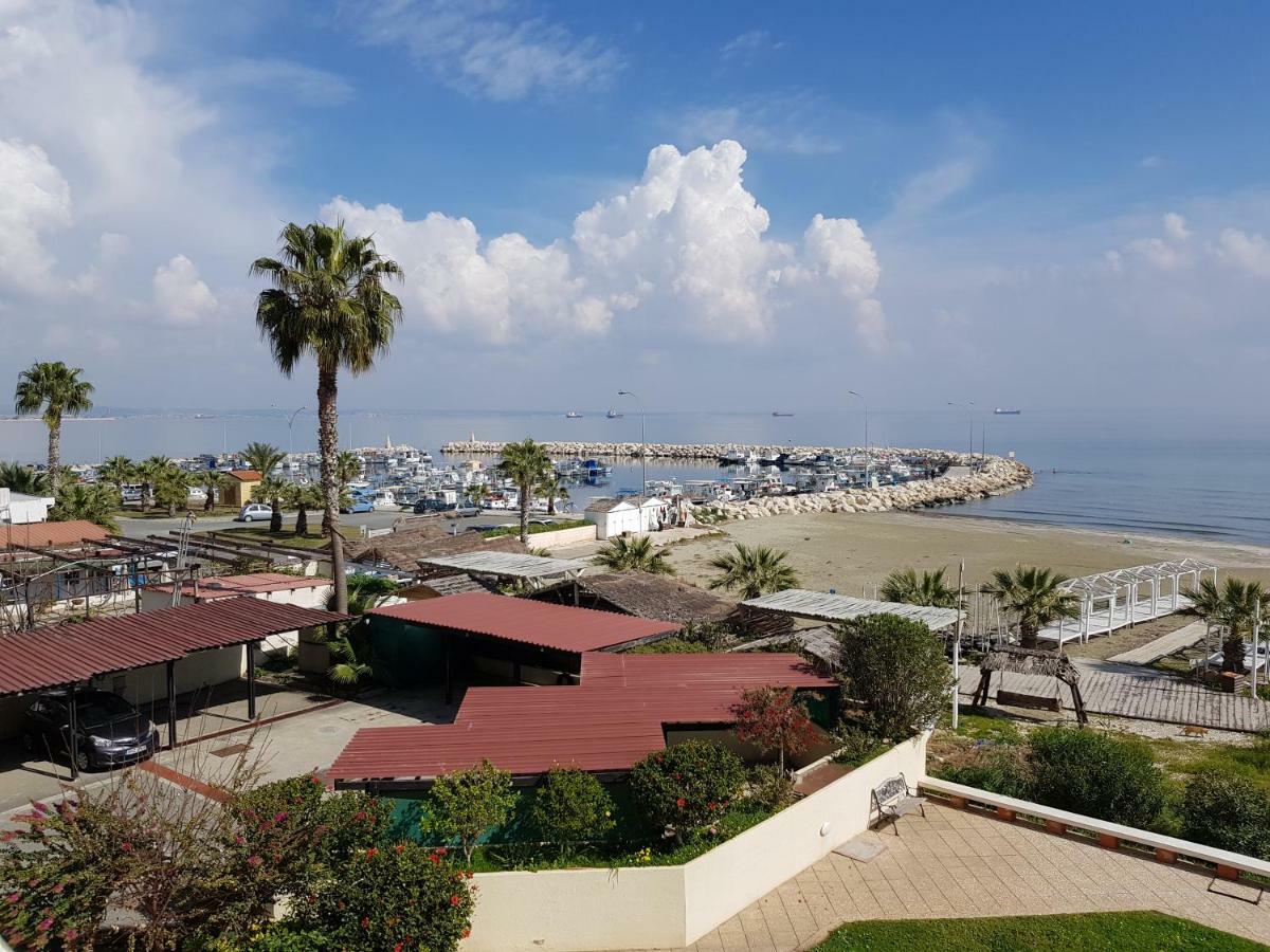 Haig'S Dream Flat On The Beach Larnaca Bagian luar foto