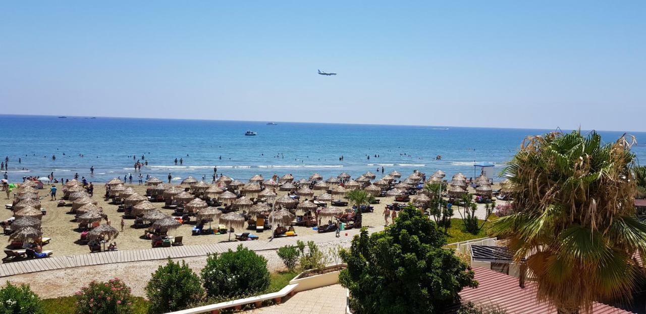 Haig'S Dream Flat On The Beach Larnaca Bagian luar foto