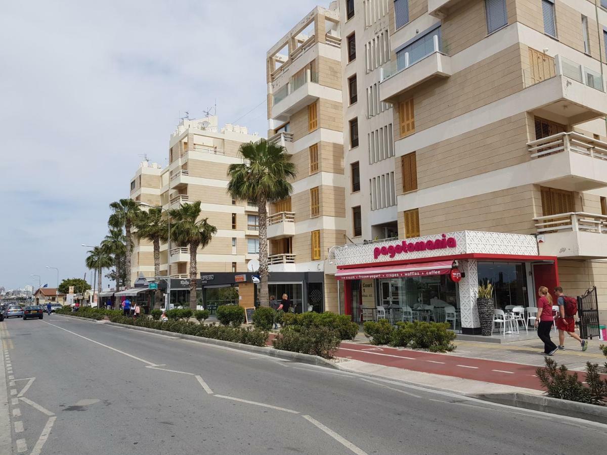 Haig'S Dream Flat On The Beach Larnaca Bagian luar foto
