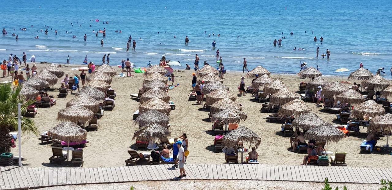 Haig'S Dream Flat On The Beach Larnaca Bagian luar foto