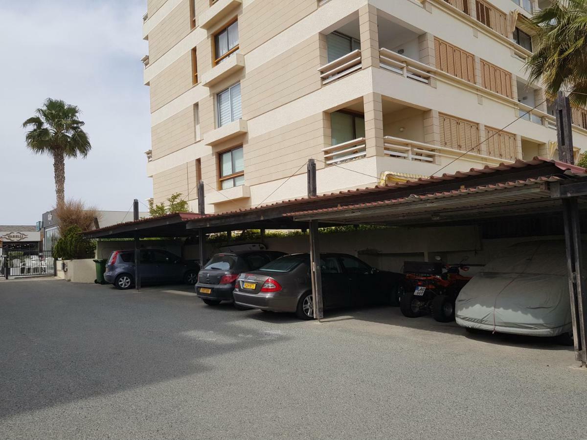 Haig'S Dream Flat On The Beach Larnaca Bagian luar foto