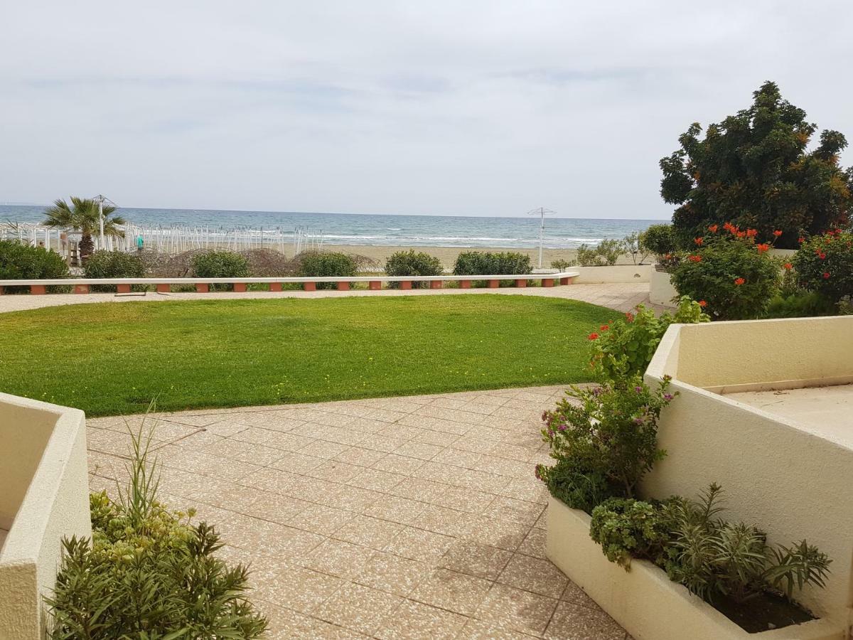 Haig'S Dream Flat On The Beach Larnaca Bagian luar foto