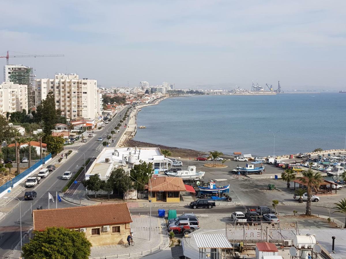 Haig'S Dream Flat On The Beach Larnaca Bagian luar foto